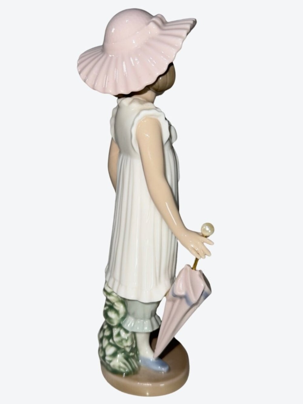 NAO by LLADRÓ April Showers Girl with Umbrella Porcelain Figurine - Picture 7 of 13